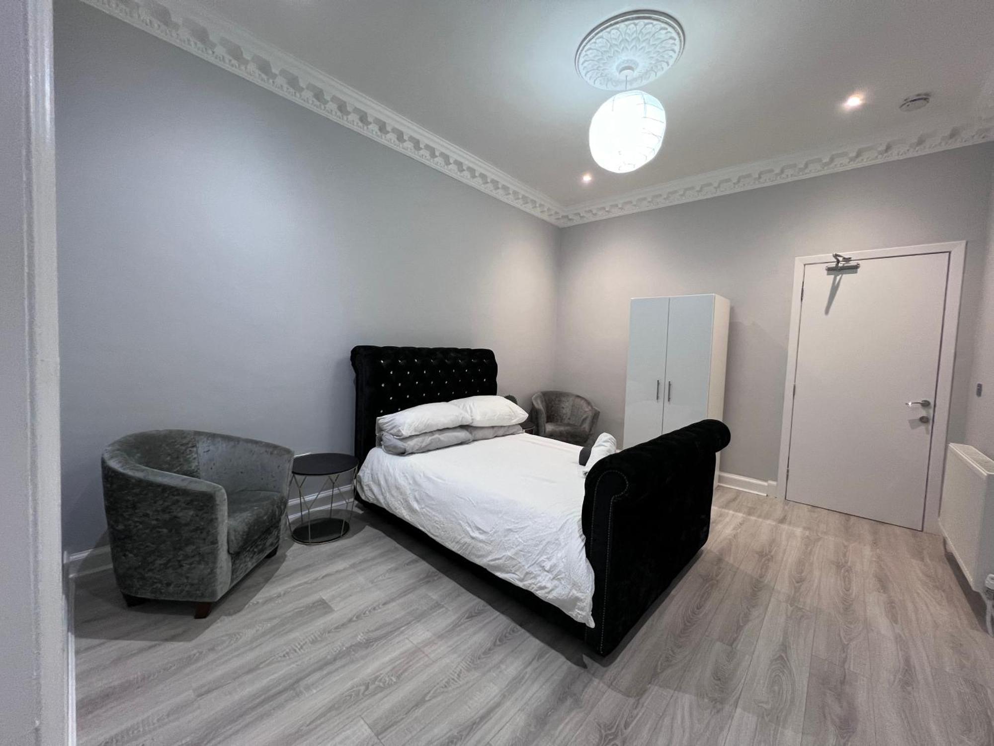 Lovely 4 Bedroom 2Nd Floor Walk Up Apartment เอดินบะระ ภายนอก รูปภาพ